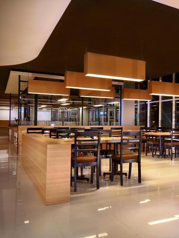 Hotel Neo Candi Simpang Lima - Semarang By Aston Exterior foto