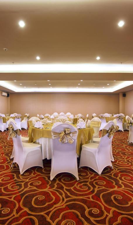 Hotel Neo Candi Simpang Lima - Semarang By Aston Exterior foto