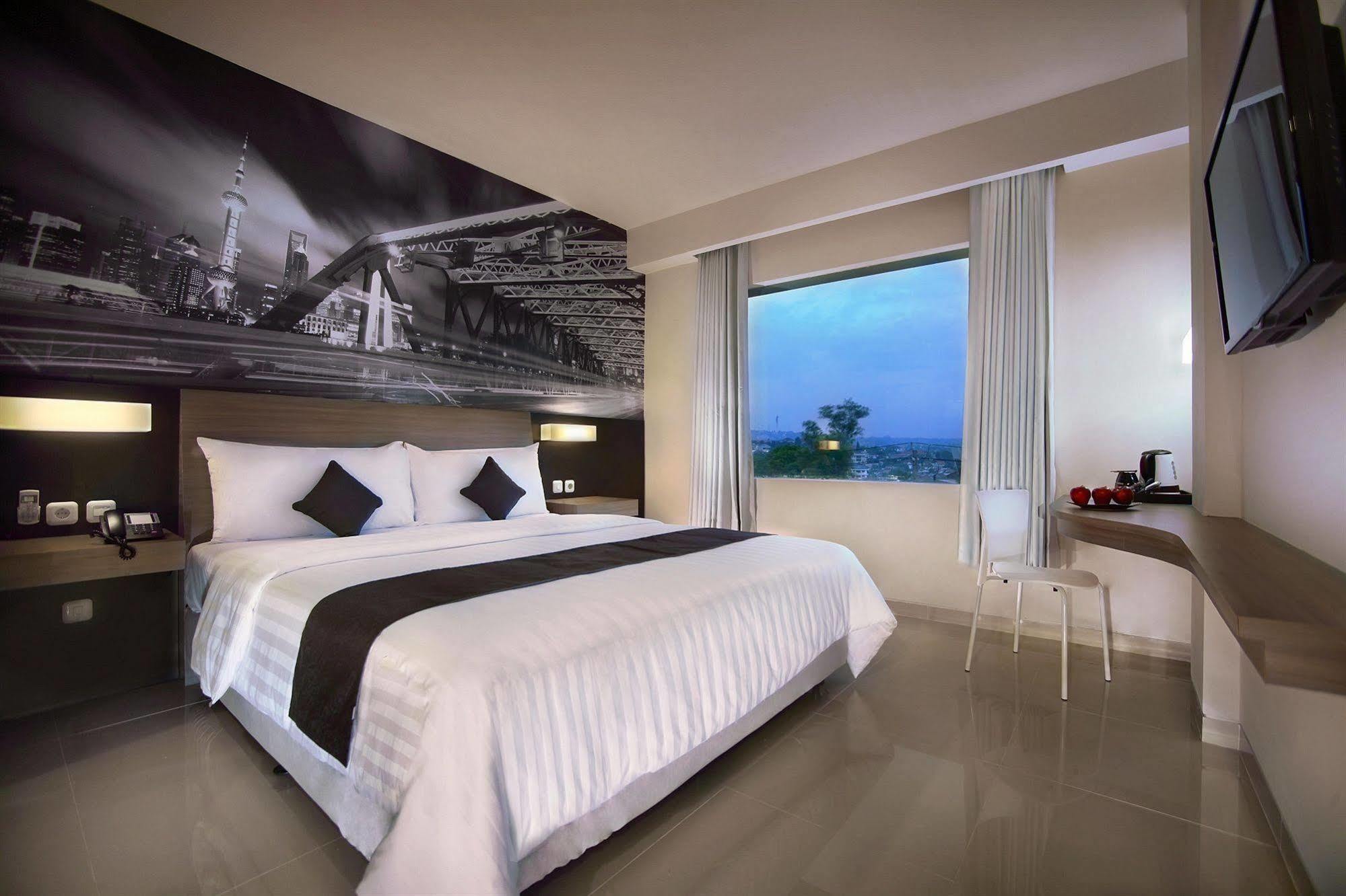 Hotel Neo Candi Simpang Lima - Semarang By Aston Exterior foto