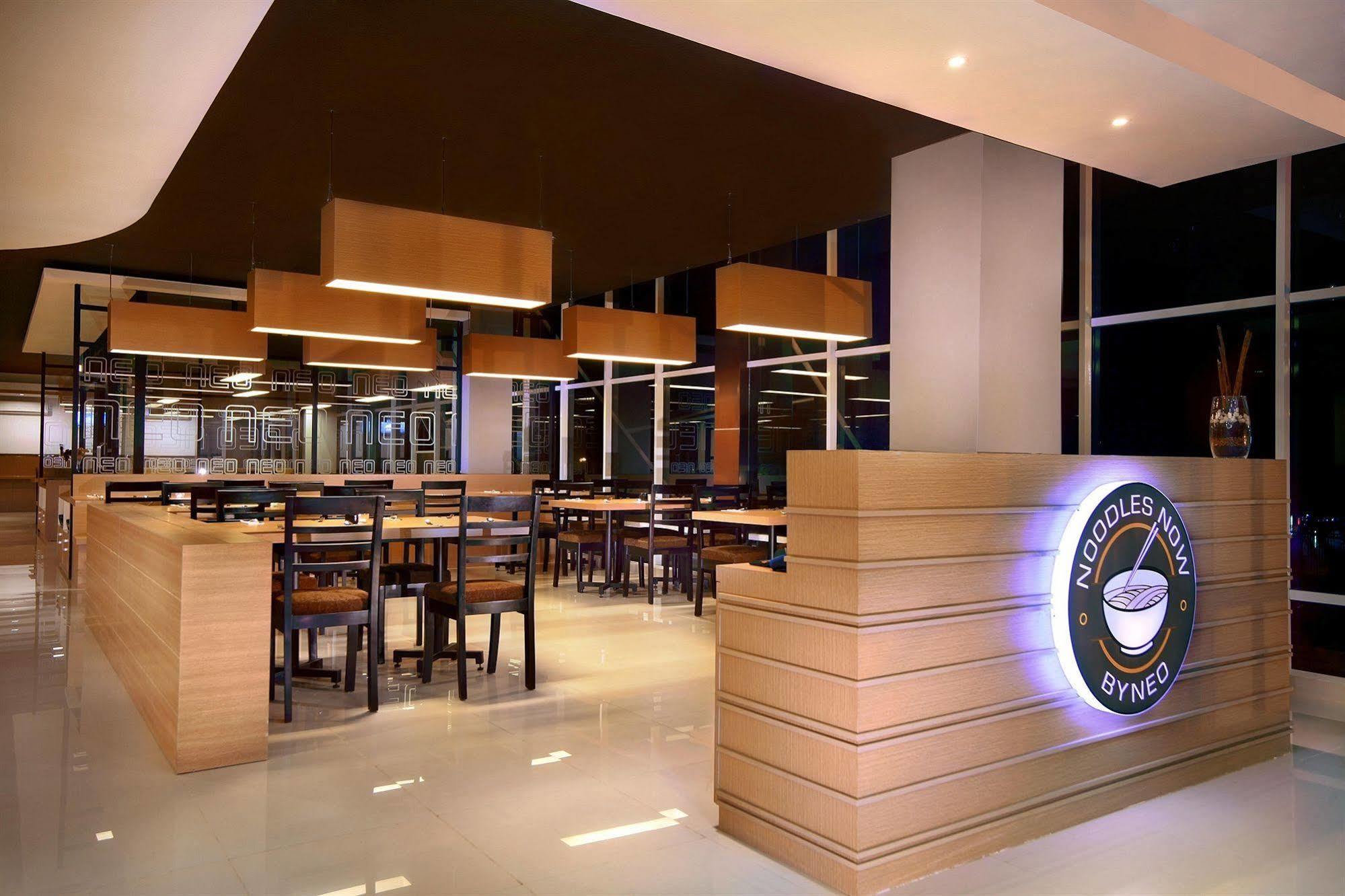 Hotel Neo Candi Simpang Lima - Semarang By Aston Exterior foto